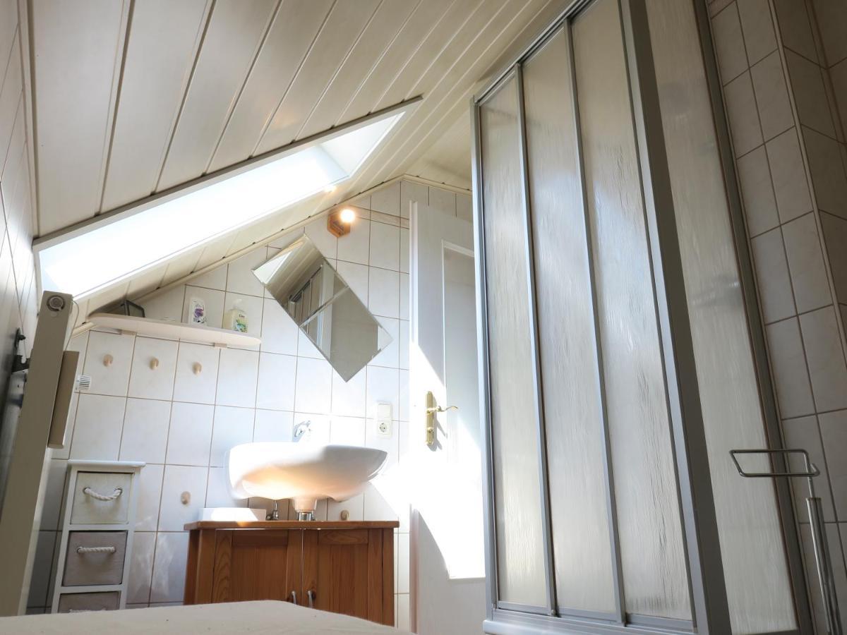 Schone Dachgeschosswohnung In Villa Mit Zentrumsnaher Lage Schleiz Esterno foto