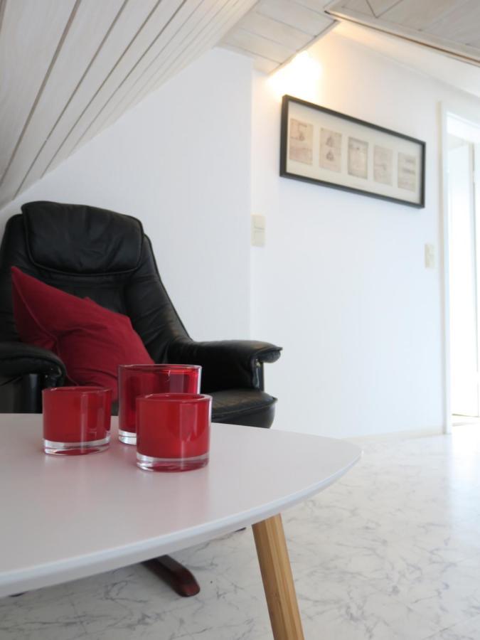 Schone Dachgeschosswohnung In Villa Mit Zentrumsnaher Lage Schleiz Esterno foto